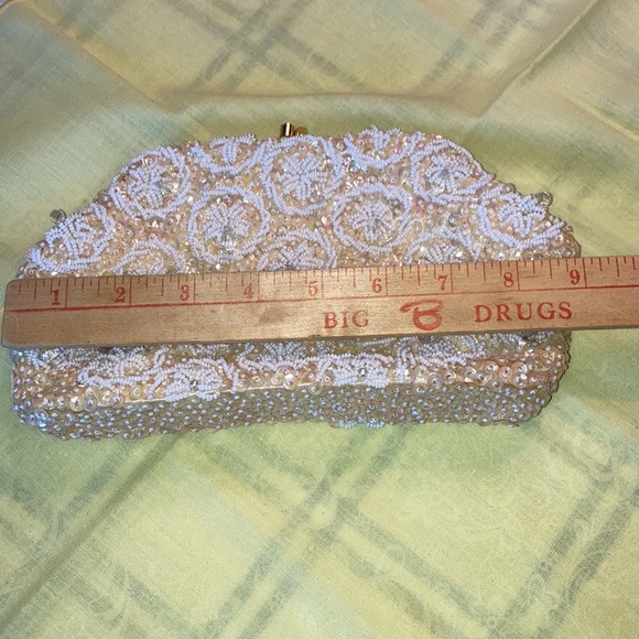 Vtg. BRITISH HONG KONG evening bag, 9 x 5 1/2 x 1 1/2” beaded white $58 - Picture 6 of 8